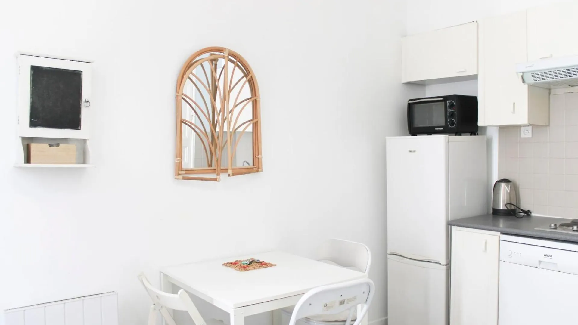An Ideal Pied-A-Terre At The Gateway To Paris Аркёй