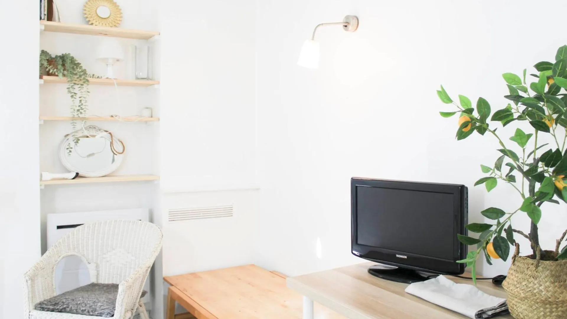 An Ideal Pied-A-Terre At The Gateway To Paris Arcueil Apartment