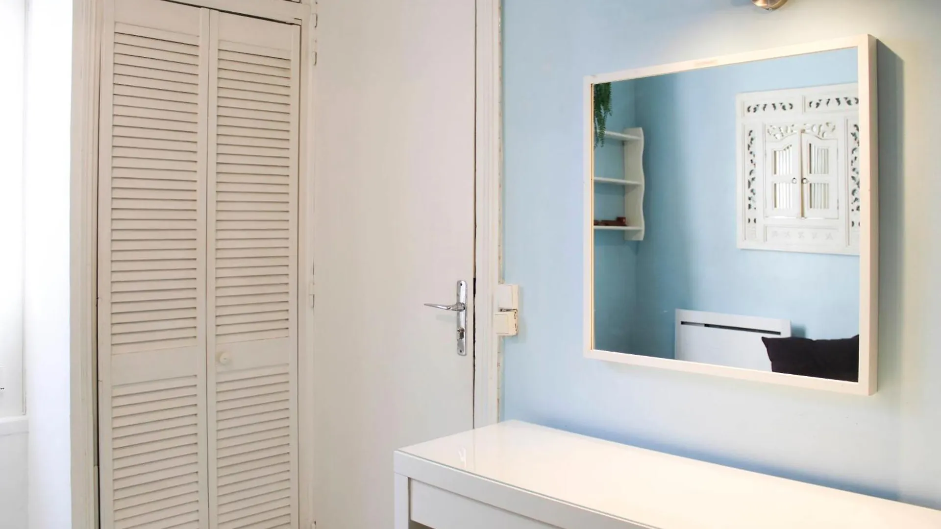An Ideal Pied-A-Terre At The Gateway To Paris Arcueil Apartment
